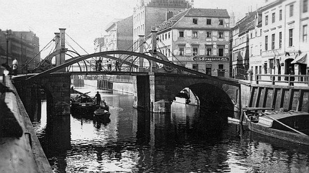 «Aufrechter Gang auf bewohnbarer Erde» (Bloch)