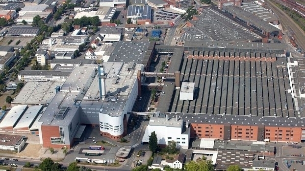 Busse statt Porsche und Panzer