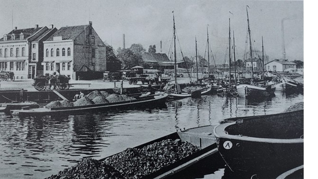 Harburger Binnenhafen: Boden- und Stadtentwicklungspolitik, Industriegeschichte, Kolonialismus und NS-Geschichte