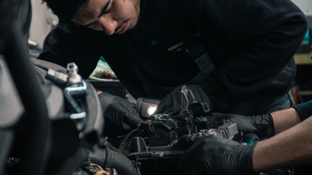 Vom Autobauer zum Tech-Unternehmen! Vom Facharbeiter zum Programmierer?
