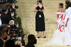 Superreiche stärker besteuern